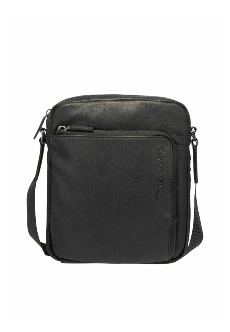 Borsa a spalla nera in pelle con una texture liscia, dotata di una tasca frontale con zip, tracolla regolabile e un logo in rilievo discreto.