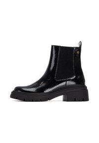 Botines de charol negro con paneles laterales elásticos, superficie texturizada y una suela negra gruesa con detalles acanalados.