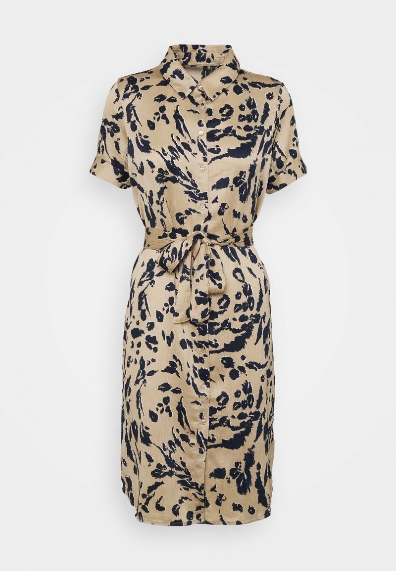 Robe beige à manches courtes avec un motif floral bleu foncé, boutonnée sur le devant et équipée d'une ceinture à la taille pour un ajustement personnalisé, confectionnée dans un tissu léger.