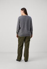 ONLY Carmakoma CARLEONI LIFE O NECK  - Športni pulover - thunderstorm washed