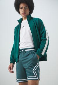 Jordan M J DF SPRT DMND - Pantaloni scurți sport - oxidized green/white
