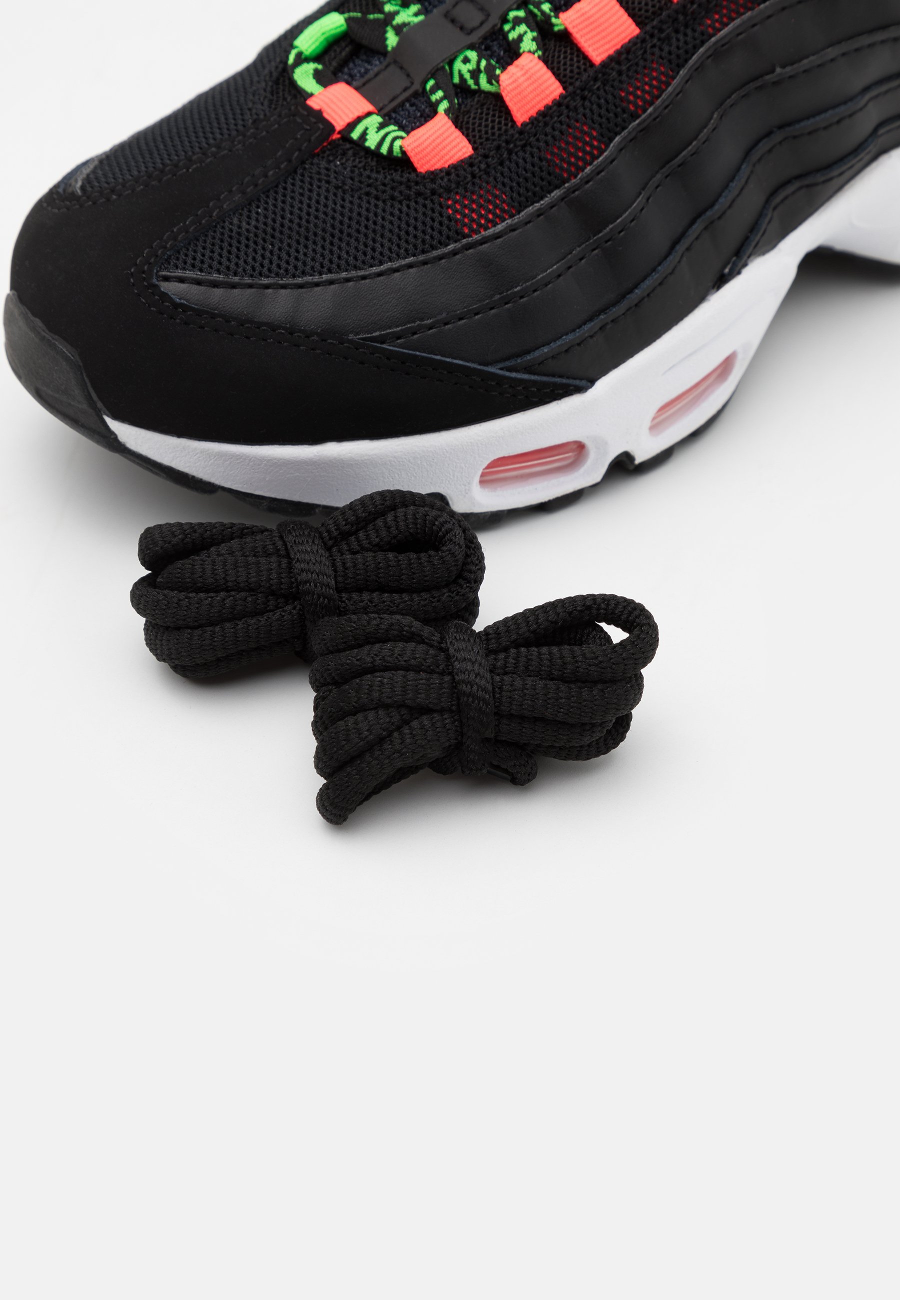 AIR MAX 95 - Sneakers laag - black/green strike/flash crimson/white AIR MAX 95 - Sneakers laag - black/green strike/flash crimson/white