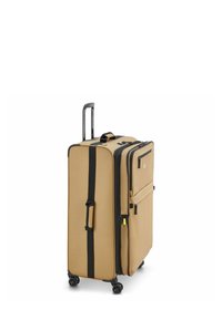 Valigia marrone con guscio rigido, dettagli con zip nera, manico retrattile e quattro ruote nere. Presenta una tasca esterna con zip.