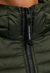 Jack & Jones JJEHERO PUFFER HOOD - Winter jacket - rosin