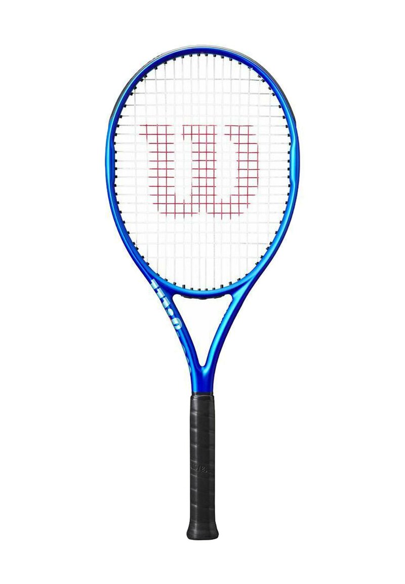 Blauwe tennisracket met een rechthoofd, witte snaren en een prominent rood "W" logo. Gevoerde zwarte grip. Lichtgewicht metalen frame.