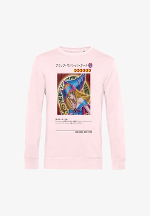 Lys pink langærmet skjorte med anime-stil Dark Magician Girl-karakter og japansk tekst, der ligner et samlekortdesign på forsiden.