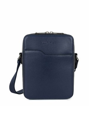 Sac bandoulière en cuir navy avec surface texturée, fermeture éclair, poche avant et bandoulière réglable, dotée d'accents en métal argenté.