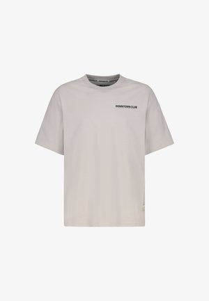 Hellgraues, übergroßes T-Shirt mit kurzen Ärmeln, Rundhalsausschnitt und dem Textlogo "DOWNTOWN CLUB" auf der oberen linken Brust.
