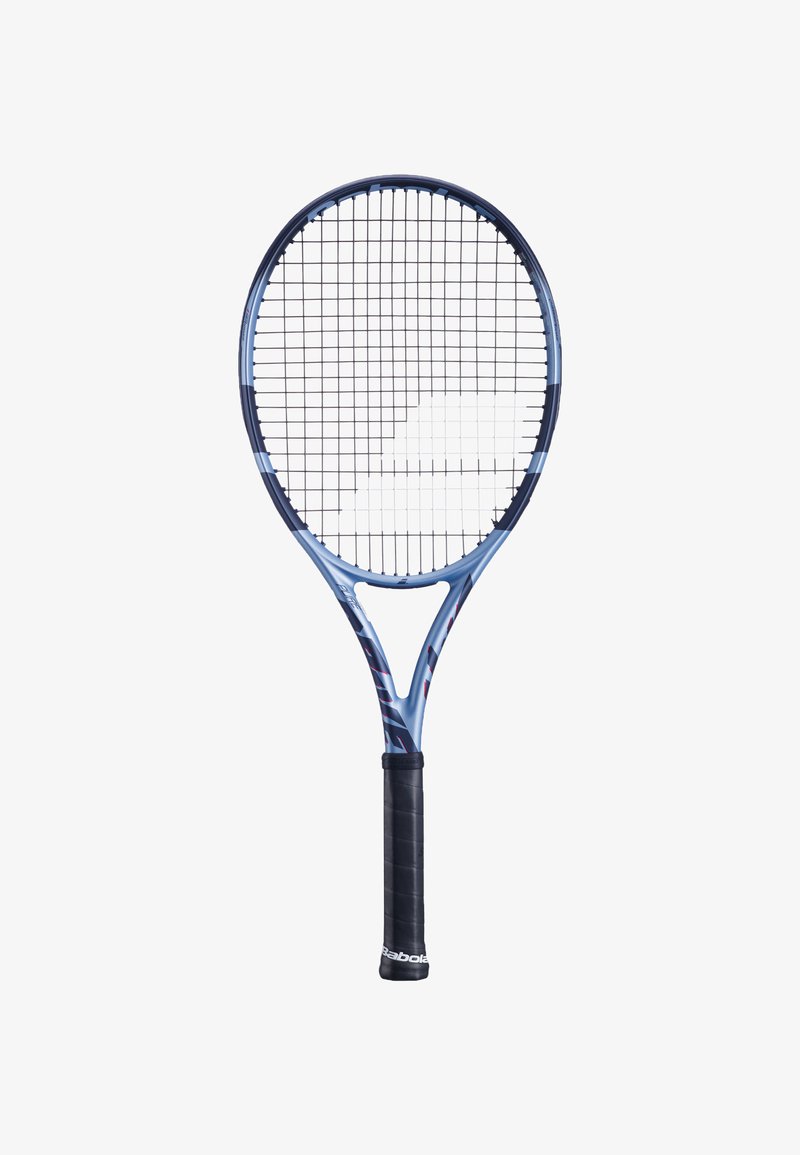 Blå og sort tennisracket med sort greb og "Babolat" logo på håndtaget, fotograferet mod hvid baggrund.