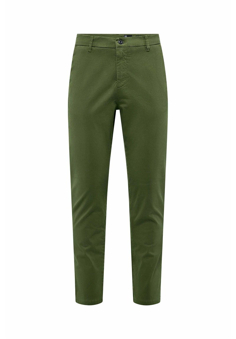 Chino verde oliva, realizzati in tessuto misto cotone, con frontale piatto, vestibilità dritta e chiusura con bottone in vita.