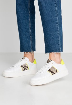 Marco Tozzi LACEUP - Sneaker low - white/neon yellow