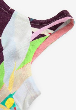 Színes, könnyű szövet, amely zöldek, lilák és pasztell színek keverékét mutatja, sima textúrával és puha nyakkivágással.