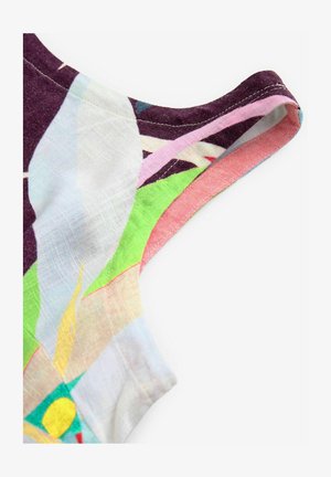 Színes, könnyű szövet, amely zöldek, lilák és pasztell színek keverékét mutatja, sima textúrával és puha nyakkivágással.