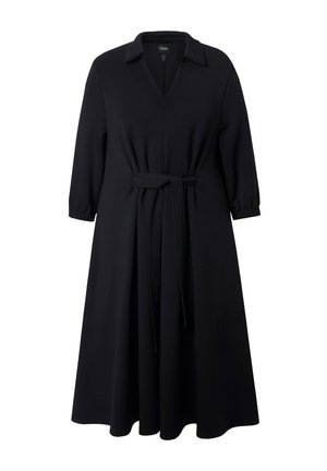 Sort langærmet midikjole med krave, V-hals og bælte i taljen, med en udvidet nederdel og elastiske manchetter.