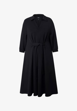 Czarna, długa sukienka midi z długim rękawem, kołnierzykiem, dekoltem w serek i paskiem wiązanym w talii, z rozkloszowanym dołem i elastycznymi mankietami.