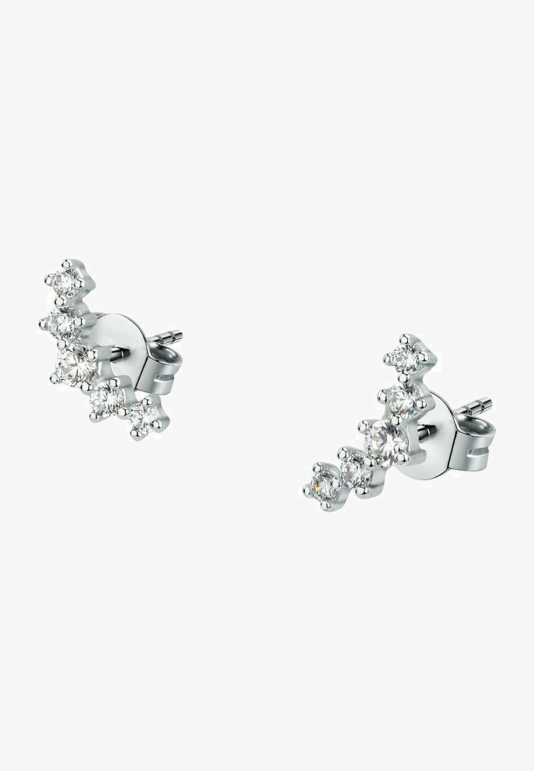 Sølvøreringe med en kaskadedesign og klare, bezel-satte krystaller. Overfladen er glat og reflekterer lyset effektivt.