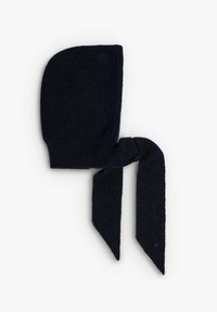 Bufanda de punto en azul marino con una gorra estructurada y dos lazos largos y afilados. Presenta una textura acanalada para mayor calidez y estilo.