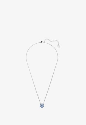 Smal silverkedja med ett runt ljusblått ädelstenpendel och justerbar låsning med liten tag.