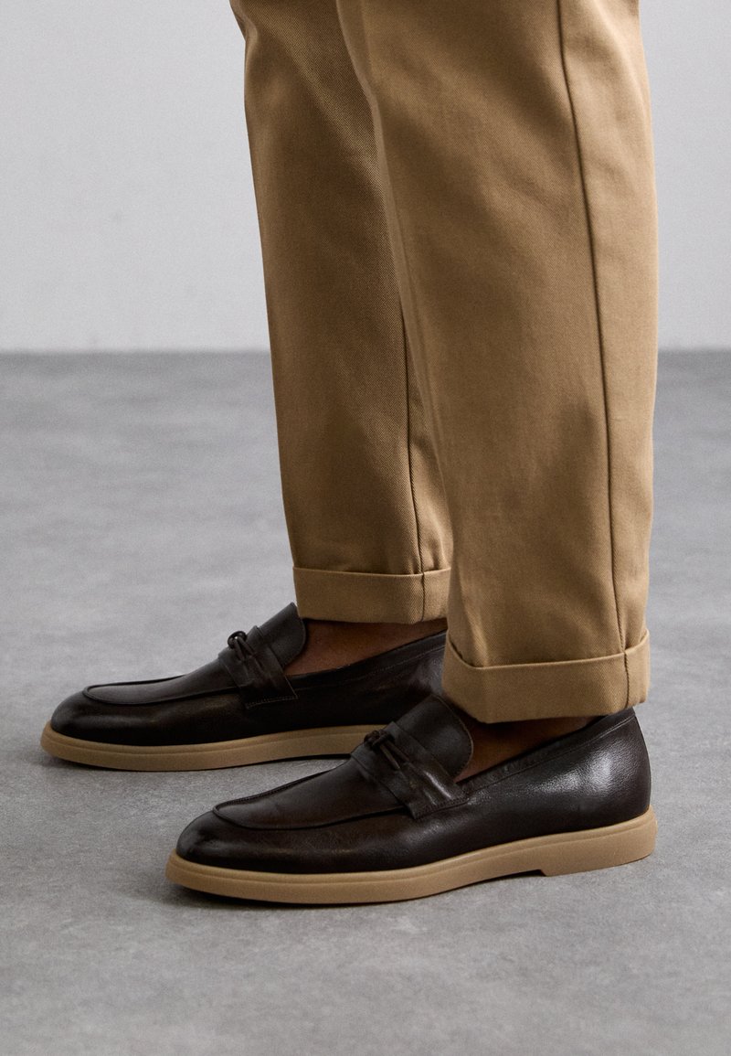 Paul Smith MENS SHOE MONTALCINI - Jalga libistatavad jalanõud - dark brown