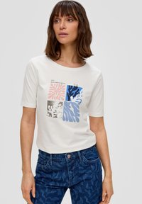 s.Oliver MIT FRONT - Print T-shirt - creme