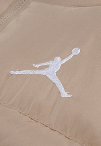 Jordan PUFFER FILLED VEST - Vest - hemp/white