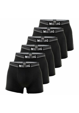 Zes zwarte boxershorts gestapeld, elk met een gestreepte tailleband en "MUSTANG" logo in dikke witte letters.