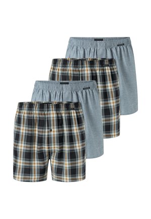 Vier herenboxershorts met elastische taille in afwisselend effen lichtgrijze en zwarte, witte en bruine ruitpatronen.