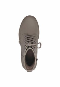 Szare botki za kostkę o gładkim, skórzanym wykończeniu, okrągłym nosku i sznurowaniu z przodu. Wnętrze wyposażone w miękką podszewkę; zamek błyskawiczny z boku.
