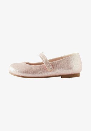 Ballet flat metallizzato rosa con punta arrotondata, cinturino alla Mary Jane e suola piatta. Il materiale presenta una leggera lucentezza e una finitura testurizzata.