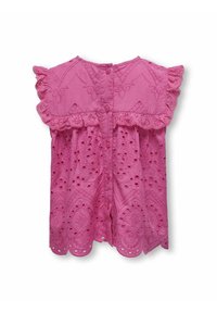 Roze blouse met geborduurde oogjespatronen, gerimpelde kapmouwen en een knoopsluiting aan de achterkant. Gemaakt van lichtgewicht katoen.
