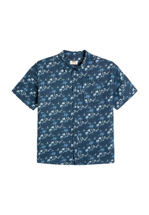Korte mouwen shirt in donkerblauwe stof met een wit patroon van tropische palmbomen en zeilboten, met een knoopsluiting aan de voorkant en een zak.