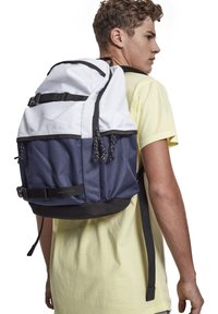 Urban Classics COLOURBLOCKING - Dnevni ruksak - white/ dark blue/ black
