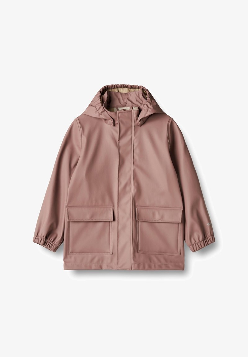 Lyserød vandtæt jakke med hætte, elastiske manchetter, to forlommer og et let design. Glat tekstur og neutral foring.
