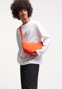 GOT BAG CLOUD MOON MONOCHROME - Olkalaukku - hot coral