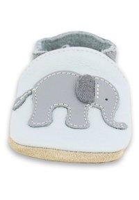Witte lederen schoen met een grijs olifantenontwerp, voorzien van gestikte accenten en een zachte zool. Bovenkant heeft een textuur van lichtgrijs stof.