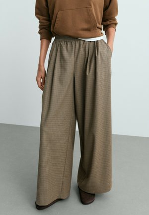 OYSHO, HOUNDSTOOTH WIDE-LEG TROUSERS - Pantalon classique - brown melange