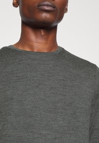 Calvin Klein Sweter