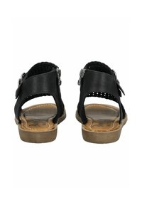 Czarne skórzane sandały z teksturowanym tyłem, plecionymi akcentami, regulowanymi klamrami oraz jasnobrązową podeszwą z detalami w postaci przeszyć.