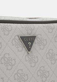 Guess VEZZOLA - Borsa a tracolla - white/grey
