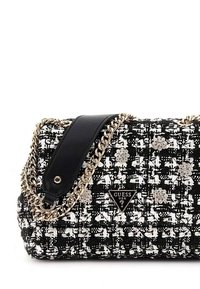 Borsa a mano in tweed bianco e nero con tracolla a catena argentata, dettagli in pelle nera e logo. Presenta tessuto testurizzato con decorazioni.