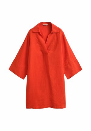 Tunica in lino rosso con maniche larghe a tre quarti e scollo a V profondo.