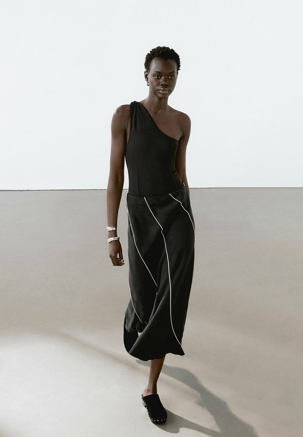 FLARED MIDI - A-line skirt