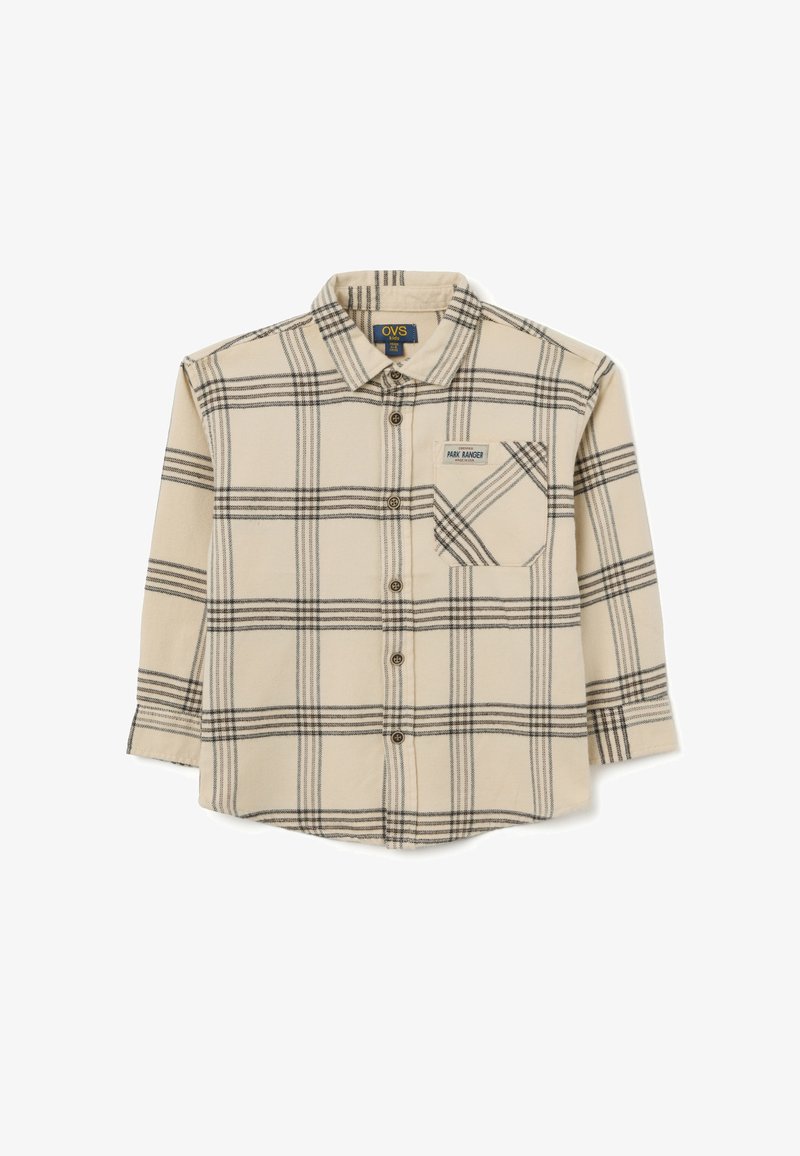 Camicia a quadri beige realizzata in tessuto morbido, con motivi a scacchi neri, abbottonatura frontale e taschino sul petto con etichetta.