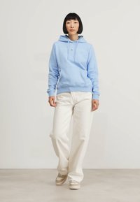 Tommy Jeans LINEAR HOODIE - Felpa - moderate blue