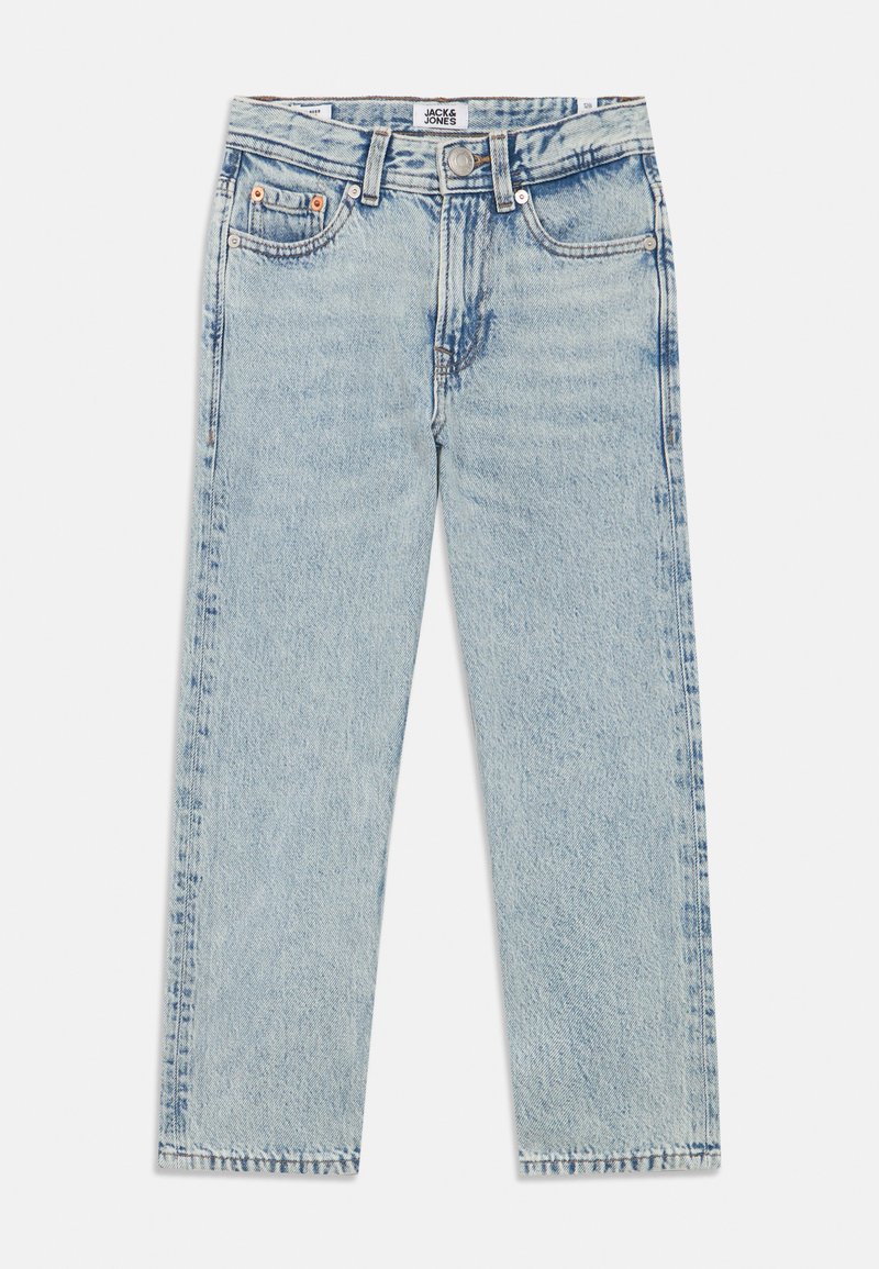 Ανοιχτό μπλε τζιν με ίσια γραμμή, πέντε τσέπες, μεταλλικό κουμπί και διακριτικές φθορές στο ύφασμα.