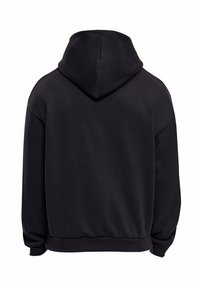 Sudadera negra con capucha, mangas largas, puños y cintura elásticos, mostrada desde atrás sobre un fondo blanco.