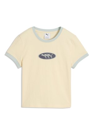 Kortærmet cremefarvet T-shirt med lysegrå kant og et ovalt puma-logo centreret på brystet.