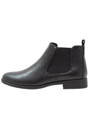 Bottine en cuir noir avec panneaux élastiques sur les côtés, bout arrondi et un petit talon empilé. Texture lisse avec une languette à l'arrière.