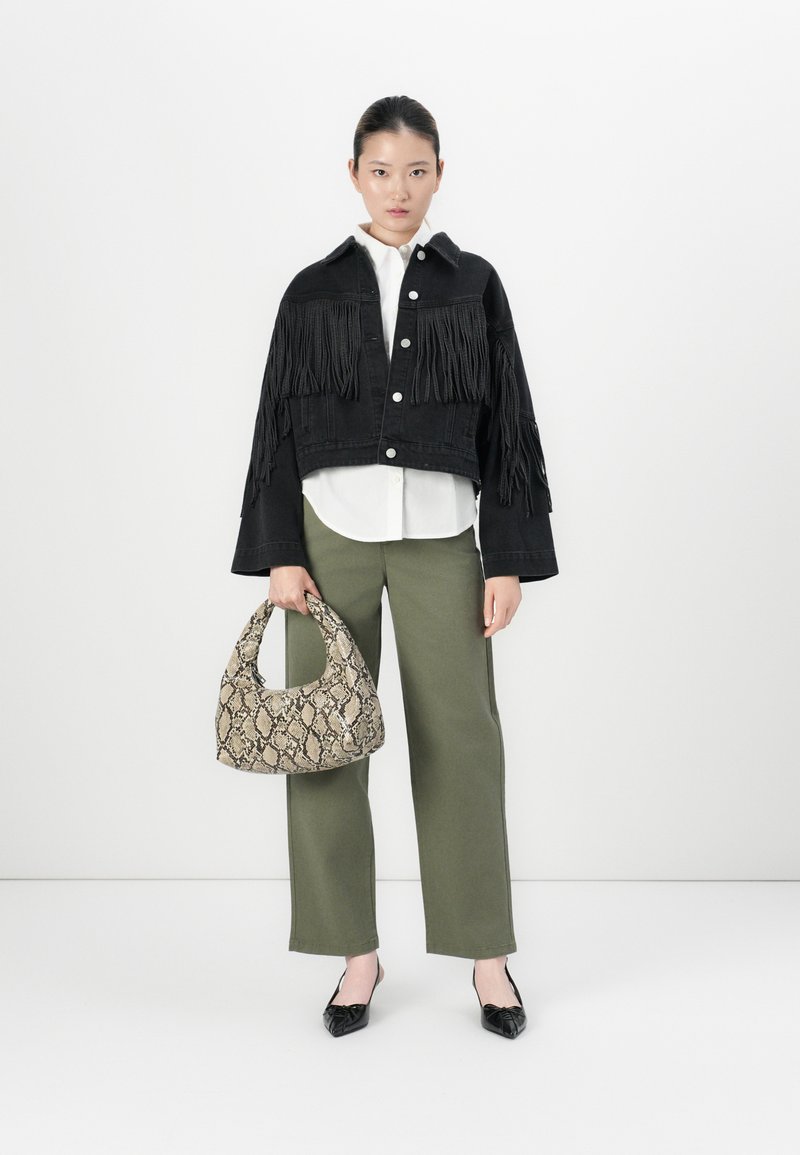 BDSM ochiq havoda jinsiy aloqa