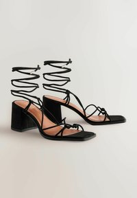 Unausgewählt, black